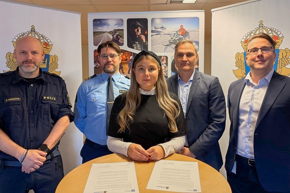 Kommunpolis David Birgestad, Lokalpolischef Tommy Alriksson, Kommunstyrelsens ordförande Amanda Lindblad, Kommundirektör Daniel Holmvin och säkerhetssamordnare Alexander Johansson.